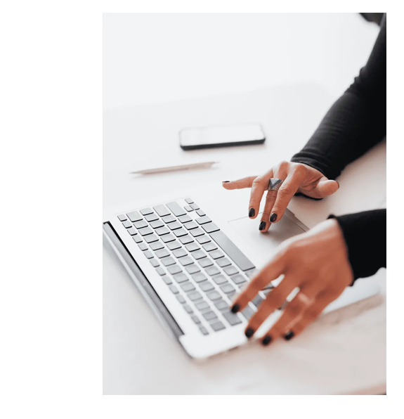 SEO con focus sull’ottimizzazione dei contenuti, della struttura del sito e dei fattori di ranking per migliorare la visibilità online.